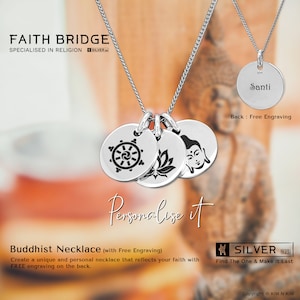 Peut inclure: Collier bouddhiste en argent avec trois pendentifs : une roue du Dharma, une fleur de lotus et un visage de Bouddha. Le collier est sur un fond blanc avec le texte "Personnalisez-le" et "Collier bouddhiste (avec gravure gratuite)".