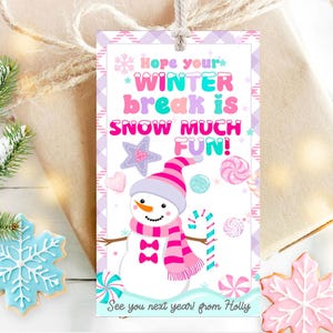 Espero que tus vacaciones de invierno sean muy divertidas con la nieve. Etiqueta de regalo imprimible. Dulces etiquetas de regalo para maestros, estudiantes, niños en edad preescolar, fiestas navideñas, Canva 172