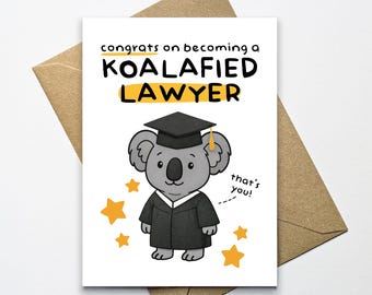 Op de afbeelding: Een set van drie keramische mokken met een gespikkelde, matte afwerking. De mokken zijn in de tinten crème, lichtgrijs en donkergrijs. Elke mok heeft een eenvoudig, minimalistisch ontwerp, perfect voor koffie of thee.