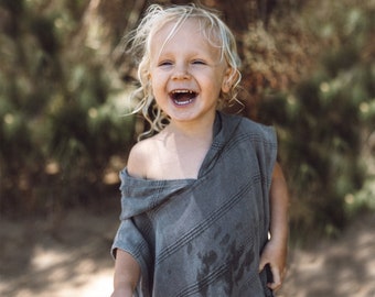Cubrebaños para niños, poncho de secado rápido PERSONALIZADO, poncho de playa con capucha, poncho unisex para cambiarse el traje de neopreno, sudadera con capucha con estampado/bordado personalizado