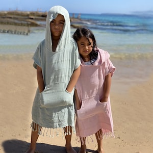 Personalized Kids PONCHO, Hooded Beach Poncho, Unisex Monogrammed Wetsuit Changing Poncho, Beach Coverup, Custom Hoodie, Mothers Day Gift
