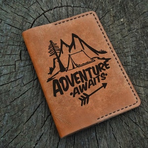 Funda de cuero para pasaporte personalizada, Adventure Awaits, Funda de cuero personalizada para pasaporte, Billetera de cuero para pasaporte, Billetera de viaje, Estuche para pasaporte