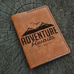Funda de cuero para pasaporte personalizada, Adventure Awaits, Funda de cuero personalizada para pasaporte, Billetera de cuero para pasaporte, Billetera de viaje, Estuche para pasaporte
