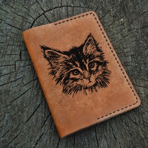 Gato Cheshire, Alice no País das Maravilhas Porta-Passaporte Personalizado, Capa de Passaporte de Couro Personalizada, Carteira de Passaporte, Carteira de Viagem, Estojo para Passaporte