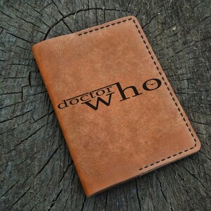Funda de cuero para pasaporte personalizada, funda de cuero para pasaporte personalizada, billetera para pasaporte, billetera de viaje, estuche de cuero para pasaporte, regalo para él o para ella