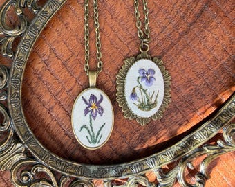 Iris Birth Flower Necklace, February Violet Birthflower Necklace, Birth Month Flower Necklace, Birth Flower Jewelry Gift for Her