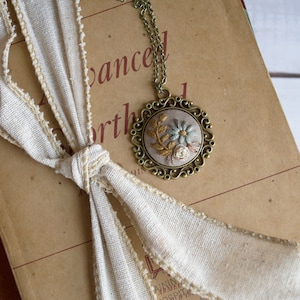 Hand Embroidered Daisy Necklace, Cottagecore Necklace