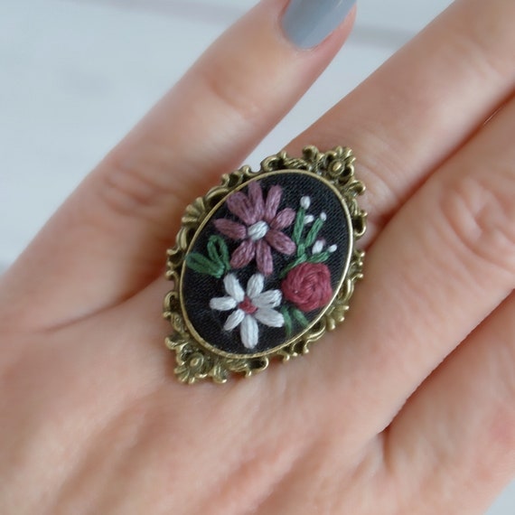Chunky Embroidered Ring Cameo Ring With Embroidered Daisies | Etsy
