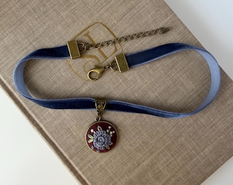 Blue Velvet Floral Choker Necklace, Cottagecore Necklace, Y2K Whimsigoth Jewelry, Grunge Jewelry Necklace, Antique Bronze Vintage Flower