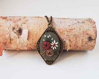 Embroidered Christmas Necklace with Roses, Antique Bronze Christmas Rose Necklace, Green Holiday Jewelry