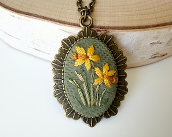 Daffodil Necklace, Birthflower Necklace for March Birthday, Birthflower Gift, Yellow Daffodil Jewelry, Handmade Spring Necklace