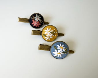 Set of Three Embroidered Alligator Flower Hair Pins, Daisy Alligator Clip, Unique Hair Accessories, Cottagecore Hair Pins