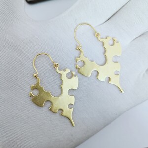 Superbes boucles d'oreilles tendance, Boucles d'oreilles géométriques en plaqué or 18 carats, Boucles d'oreilles suspendues faites main, Boucles d'oreilles tendance en laiton, Créoles pour femme