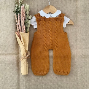 Padrão de tricô Lisbon Dungarees | Padrão de tricô Baby Romper | Padrão de tricô Baby Overalls | Somente em inglês | 0-24 meses