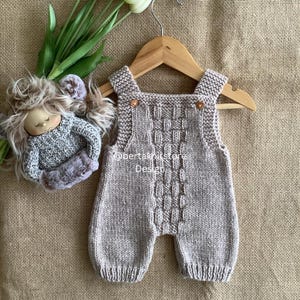 Modèle de salopette d'automne à tricoter | Création originale | 0-24 mois | En anglais uniquement