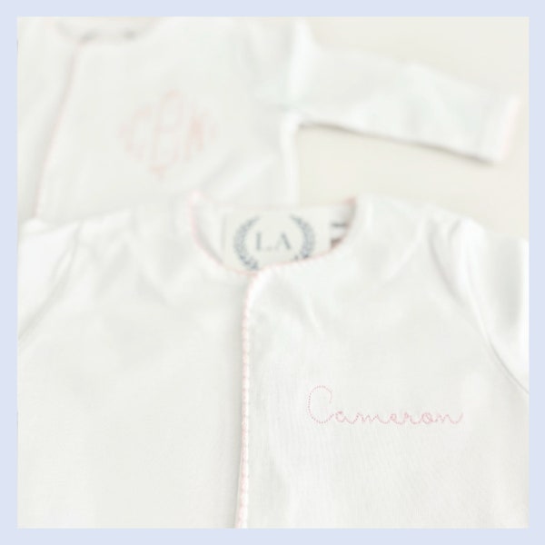 Robe de chambre bébé fille, tenue de retour à la maison, robe de chambre à monogramme nouveau-né