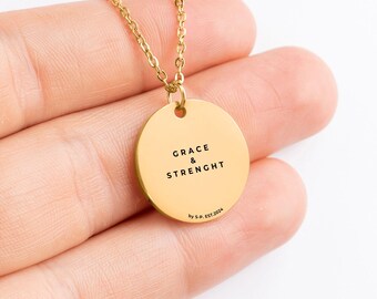 Collar con moneda de bailarina Fuerza y Gracia