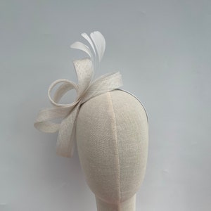 Elegance Collection Sinamay Loops Wedding Hat In Silver - Foto 10