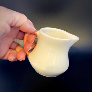 Shenango China Restaurant Ware Individual Creamer/Syrup, Pink Handle