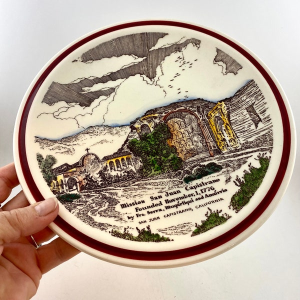 Vernon Kilns USA Mission San Juan Capistrano Collector Plate, Ultra Shape, Hand Tinted