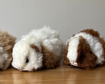 Supersoft Large Alpaca Guinea Pig Plushie: Cuddly Ornament Toy