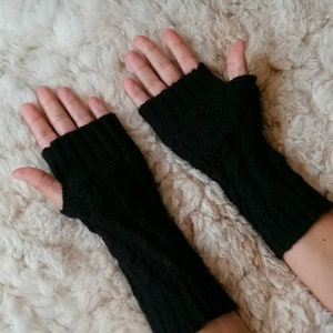 Warm black fingerless gloves, alpaca gloves, wrist warmers, dog walking gloves, driving gloves, writing gloves, Christmas gift him or her zdjęcie 6