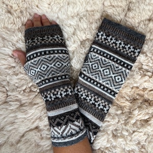 Pure baby Alpaca fingerless gloves, alpaca writing gloves, driving gloves, dog walking gloves, wrist warmers, gift for her or him, Christmas