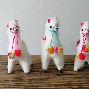 Small, cute Alpaca/Llama ornament.