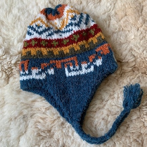 Blaue Alpaka Wollmütze, Alpaka Chullo Wintermütze, warme peruanische Strickmütze, warme Winter Wollmütze, Ohrenklappen, Weihnachtsgeschenk für sie ihn