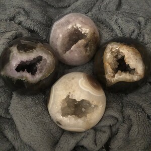 Druze agate spheres