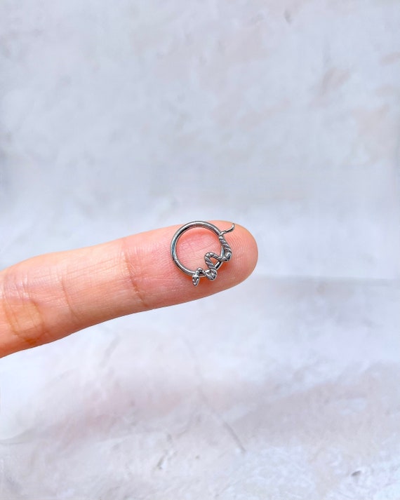 Implant Grade Titanium Snake Dangle Hinged Clicker Hoop Implant Grade Titanium Snake Dangle Hinged Clicker Hoop