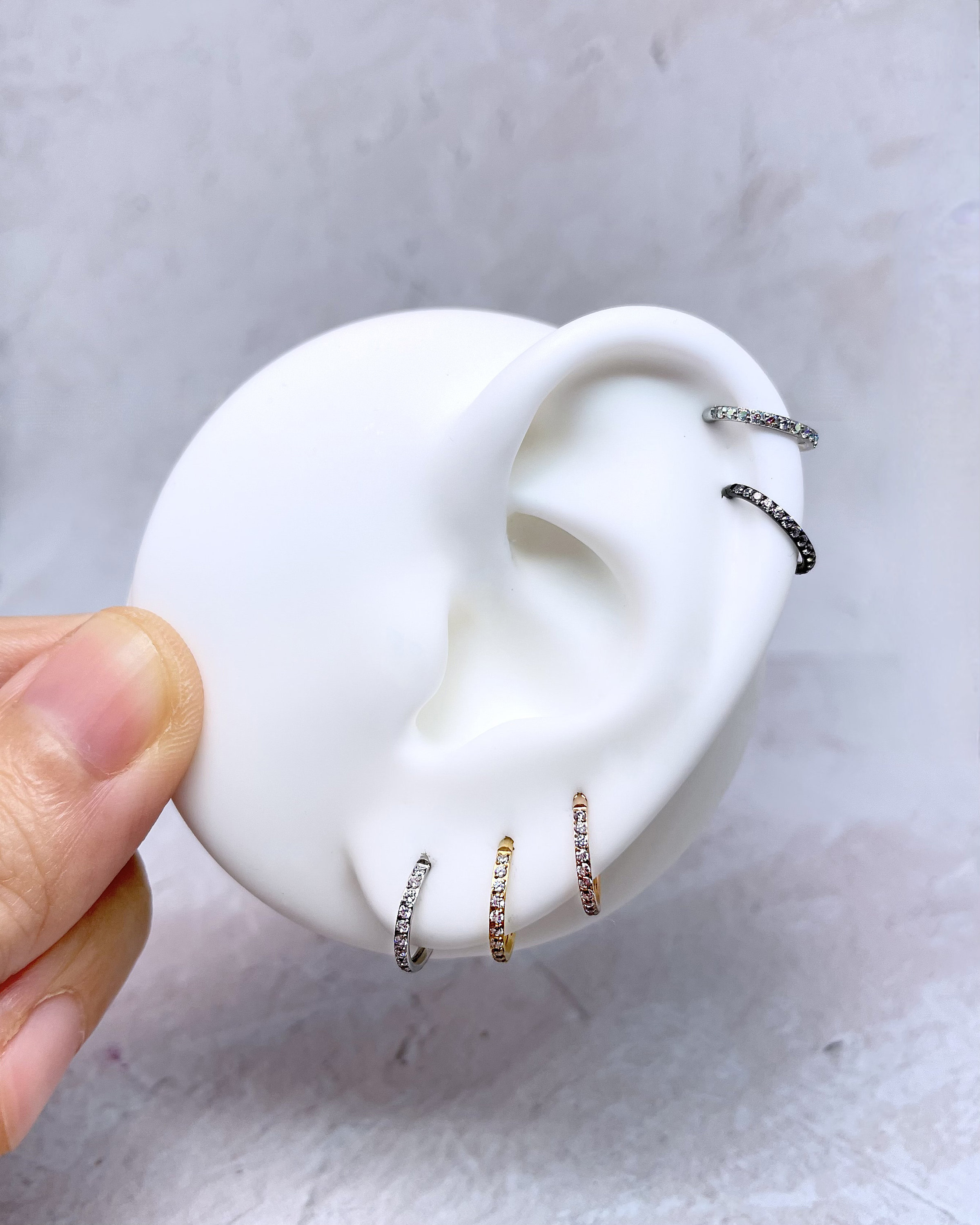 16g Diamond Paved Clicker Hoop for Cartilage/Helix/Rook, 316L Surgical Steel in Silver/Gold/Rose Gold/Black PVD Finish • Non-Tarnish •