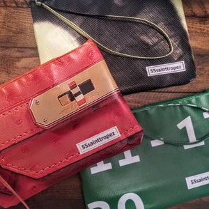 Wiederverwendete Vinyl Banner oder Werbetafeln Clutches.  Schöne, und Spaß, für jede Gelegenheit. Ideal für Strand, Berge, Stadt oder Boot.