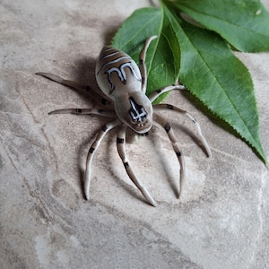 Realistic Giant Spider Brooch | Soft Silicone Lifelike Spider | Halloween Prank Locking Pin Brooch | Creepy Spider Pin