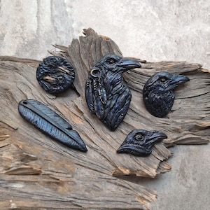 Cabochon corbeau pour la fabrication de bijoux - Pièce focale à dos plat en pâte polymère Black Crow