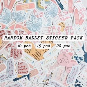 Può includere: Un pacchetto assortito di adesivi colorati con disegni a tema balletto. Gli adesivi includono frasi come "Mangia Dormi Balla Ripeti", "Balla al ritmo della tua musica" e "Bunhead".