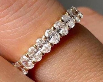 オーバルモアッサナイトエタニティバンド：14Kゴールドアニバーサリー