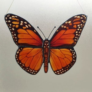Vidriera de mariposa monarca para colgar regalos del día de la madre