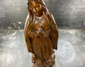 Statuette of Virgin Mary in plaster, Height 37cm, Marseille statuary Auguste Pellegrini, early 20th century