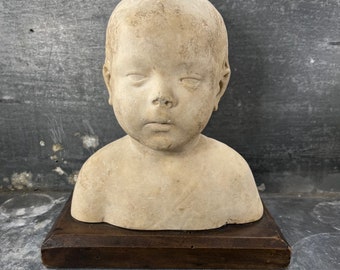 Skulpturen eines Porträts, postmortale Gipsbüste eines Kindes? Todes Maske? 19. Jahrhundert