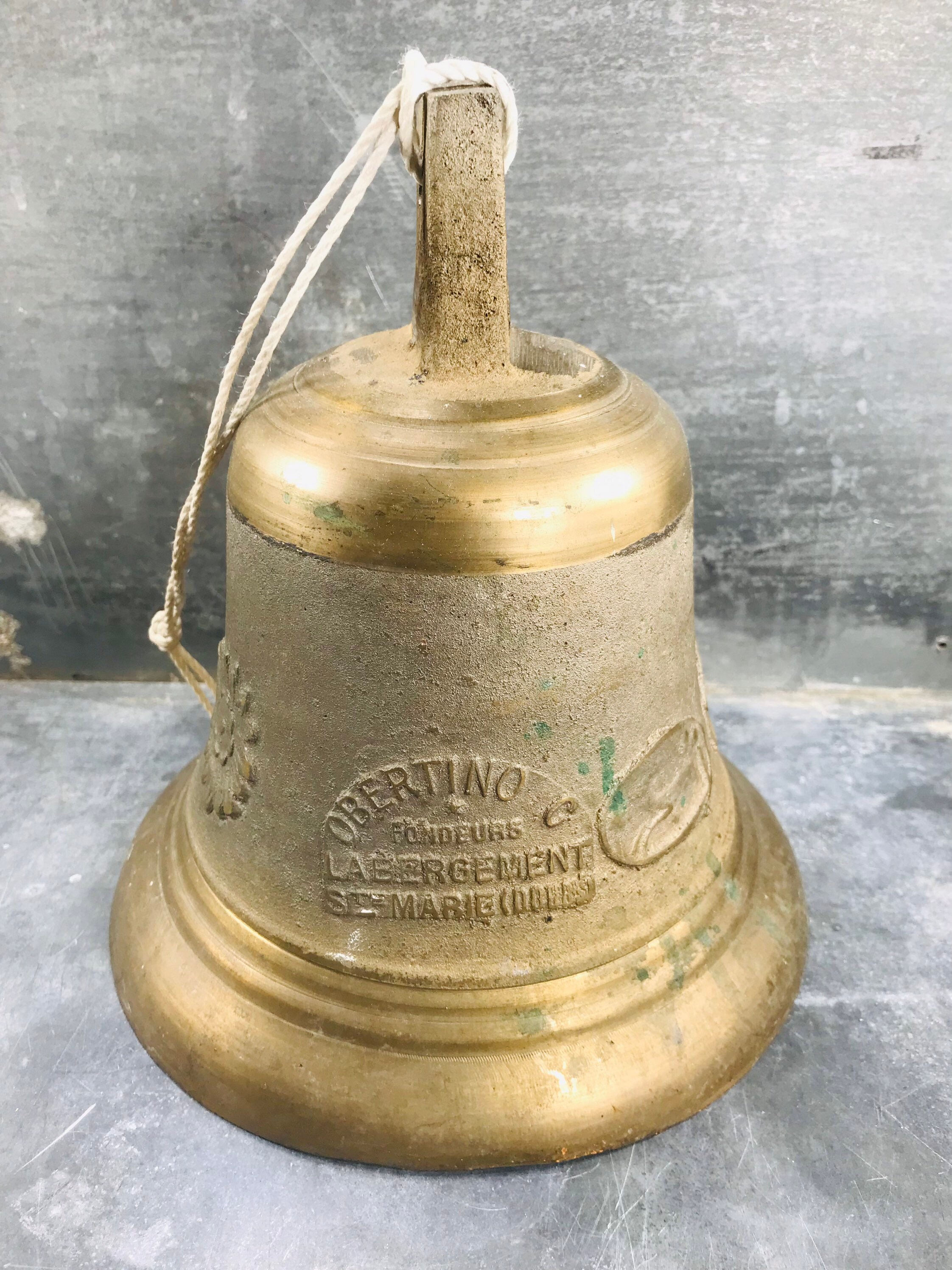 Ancienne Grande Cloche en Bronze Obertino Fondeur Labergement St Marie, Patricia