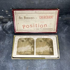Scatola “Nos Mondaines”, vedute stereoscopiche “Cerco una posizione”, edizione BK, 1900 circa. 6 pezzi erotici colorati. Foto Curiosa