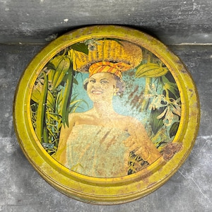 Box of chocolate in vintage old sheet metal, advertising object, early twentieth century