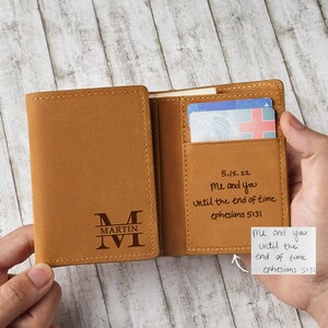 Cartera con grabado a mano para papá, regalo personalizado para el Día del Padre, cartera triple personalizada para hombre, regalo de aniversario para esposa.