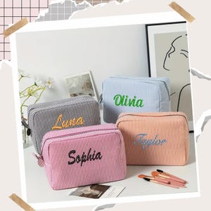 Custom name Seersucker Makeup Bag, Beaty makeup bag, Monogramed Makeup Bag, Bridesmaid Makeup Bag, Monogrammed Toiletry, Personalize Gift