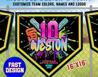 Può includere: Un pennone da baseball nero e giallo con un numero 10 rosa e giallo, la parola "WESTON" in un font graffiti colorato e il testo "ROSEVILLE LITTLE LEAGUE SPRING 2025". Il pennone misura 40,6 cm per 40,6 cm.