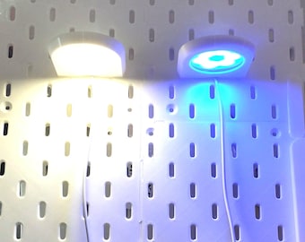 Skadisペグボード用LEDパックライトマウント：ドリル不要の3Dブラケット、固定具