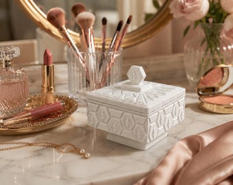 Cottagecore Jewelry Box - Vintage Inspired BeeBox - 3D Printed Decorative Storage