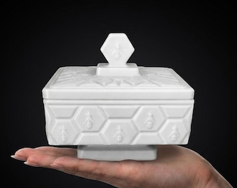 Commercial License STL - Digital File for Vintage Inspired BeeBox – Decorative Storage – Cottagecore Jewelry Container