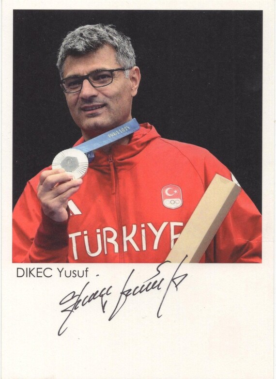 ディケチ・ユスフ直筆サイン入り写真 – トルコのオリンピック射撃選手